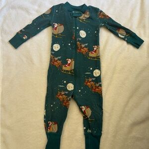6-12 mo 
Christmas pjs 
Hannah Anderson 
100% Organic Cotton